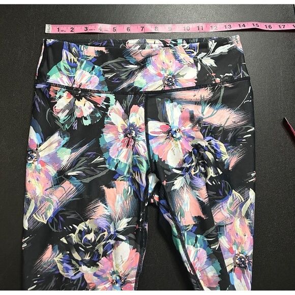 Fabletics Mid-Rise Printed Powerlite Capri Size S - Picture 10 of 13
